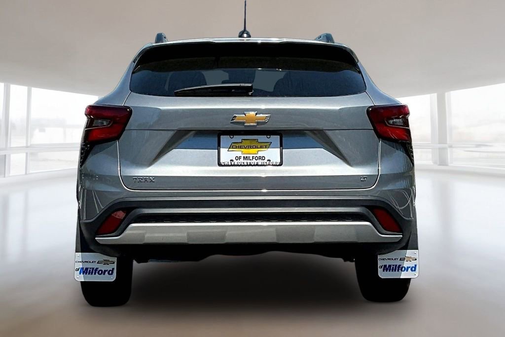 Used 2025 Chevrolet Trax LT FWD image 5