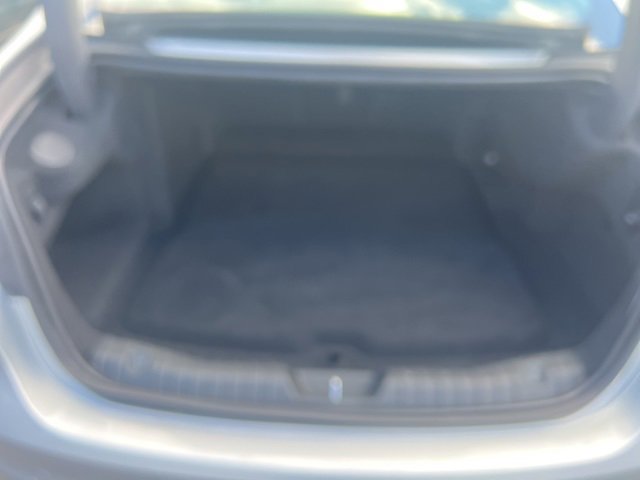 Used 2021 Jaguar XF SE image 9