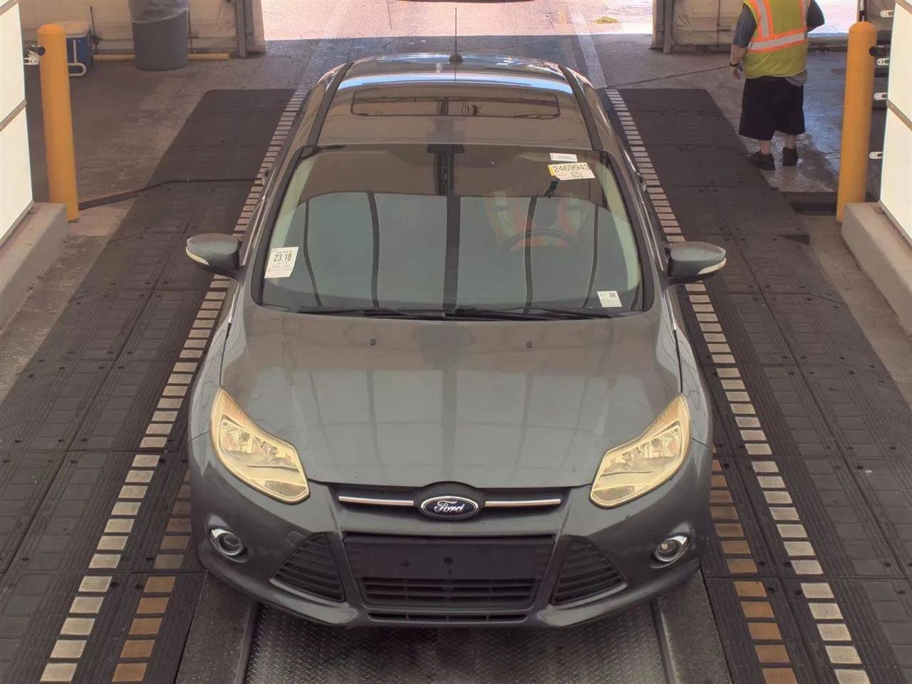 Used 2014 Ford Focus Titanium FWD image 2
