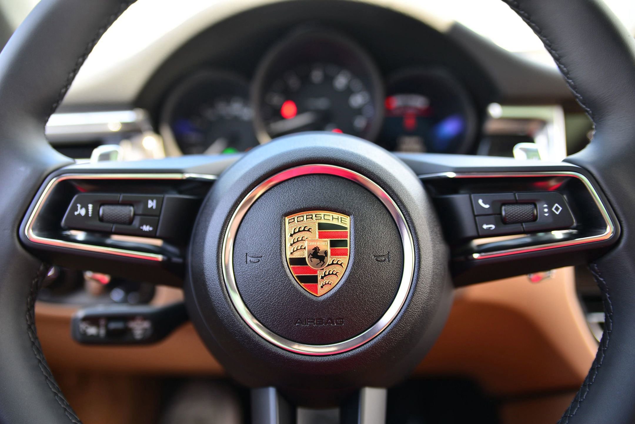 Used 2025 Porsche Macan image 18