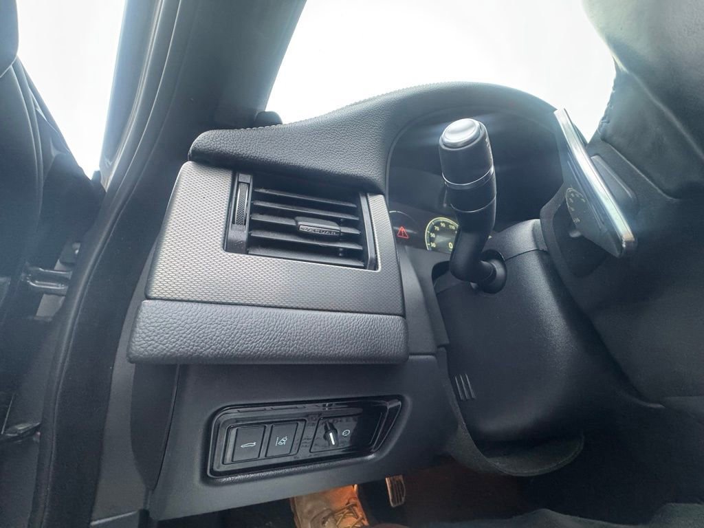 Used 2020 Jaguar XF Checkered Flag image 36