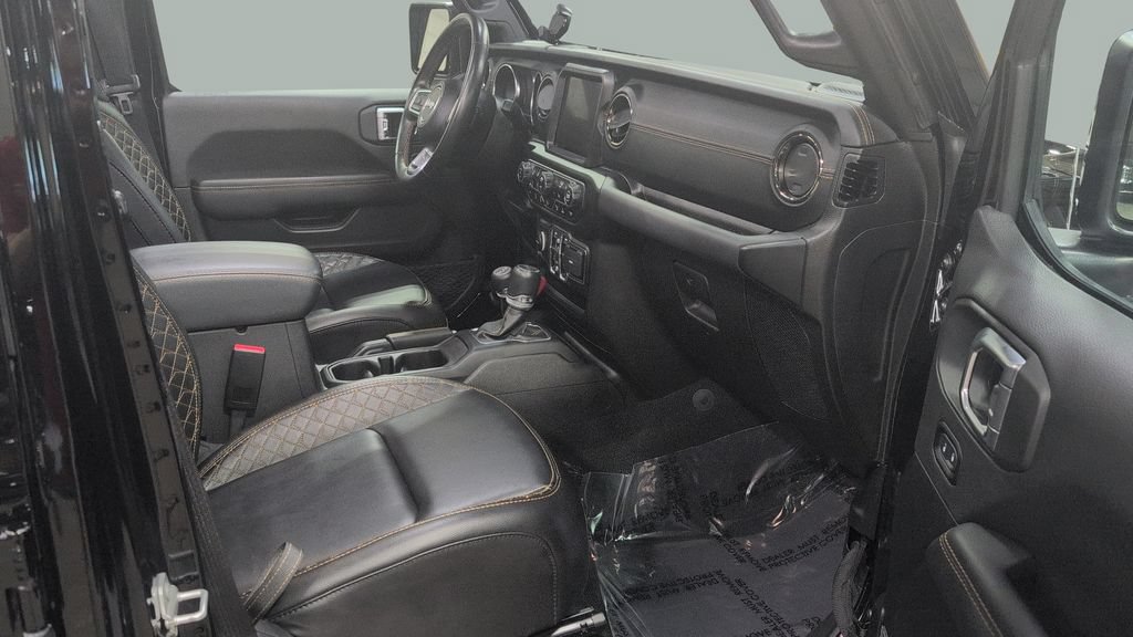 Used 2023 Jeep Wrangler Unlimited Sahara AWD/4WD image 24