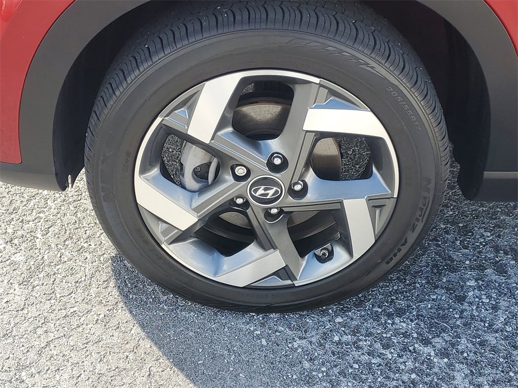 Used 2024 Hyundai Venue SEL image 4