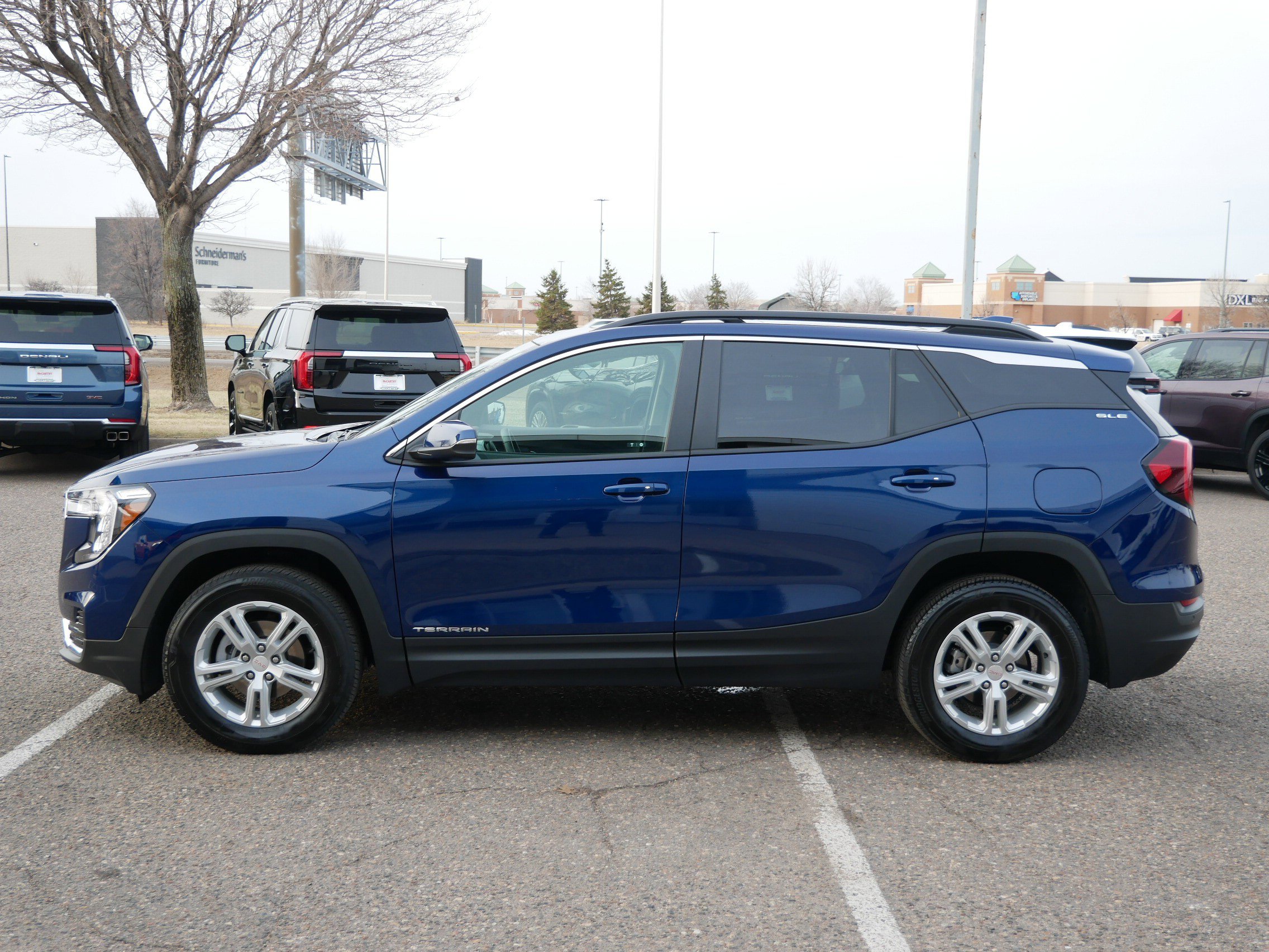 Used 2023 GMC Terrain SLE w/ Driver Convenience Package AWD/4WD image 6