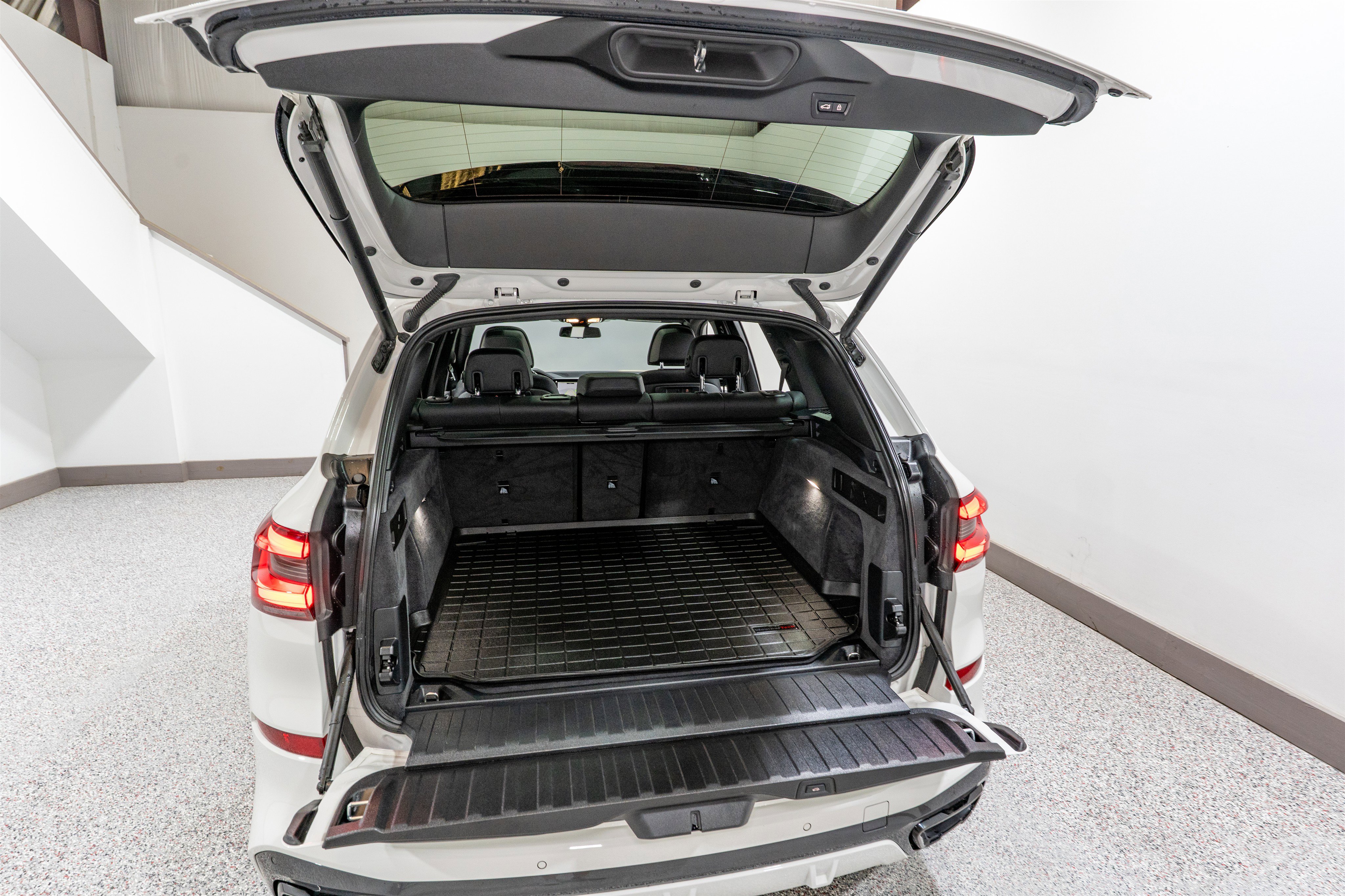 Used 2022 BMW X5 xDrive40i w/ M Sport Package image 33