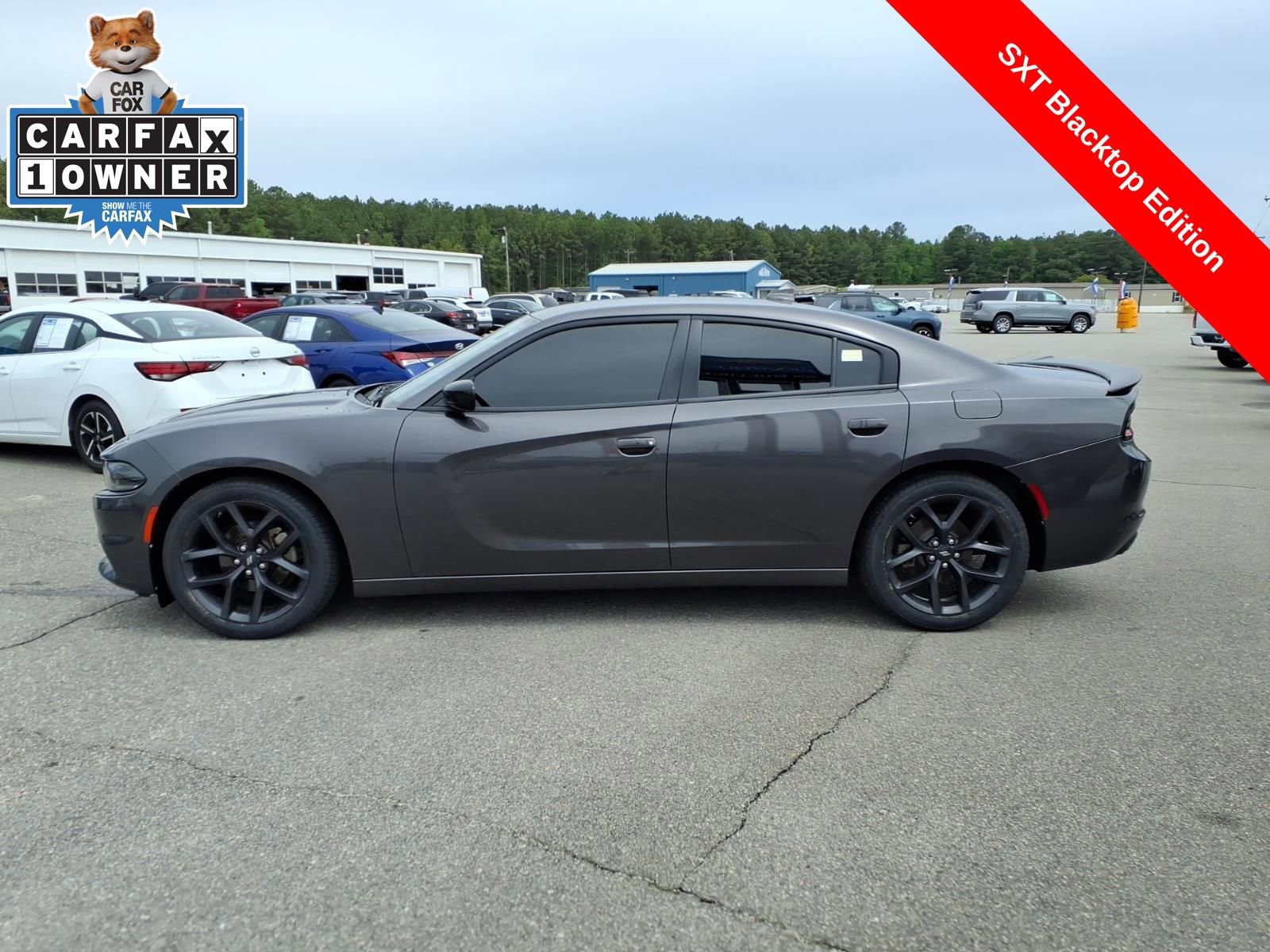 Used 2023 Dodge Charger SXT w/ Blacktop Package RWD image 2