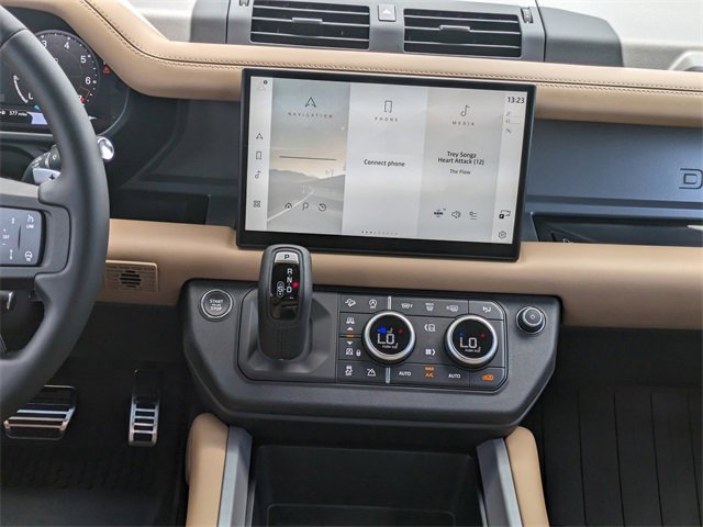 New 2025 Land Rover Defender 110 V8 image 13
