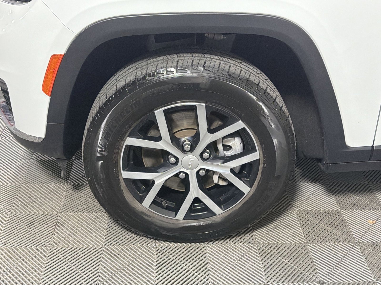 Used 2023 Jeep Grand Cherokee L Limited image 12