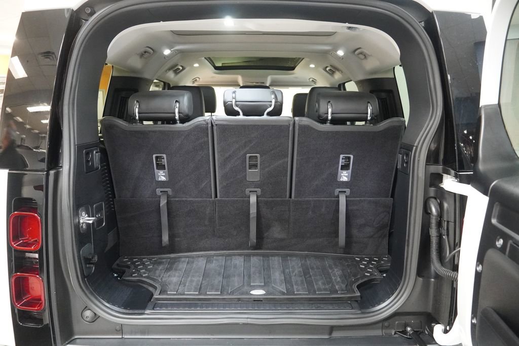 Used 2024 Land Rover Defender 130 S image 24