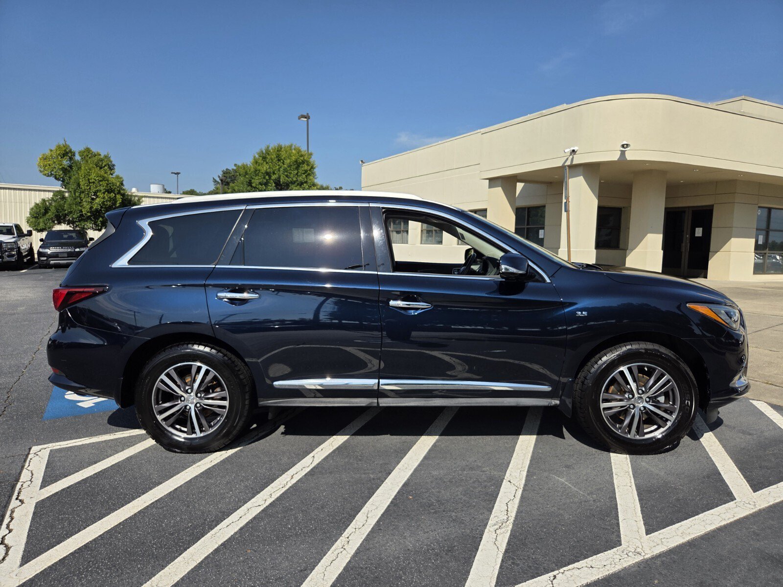 Used 2019 INFINITI QX60 Luxe w/ Essential Package AWD/4WD image 5