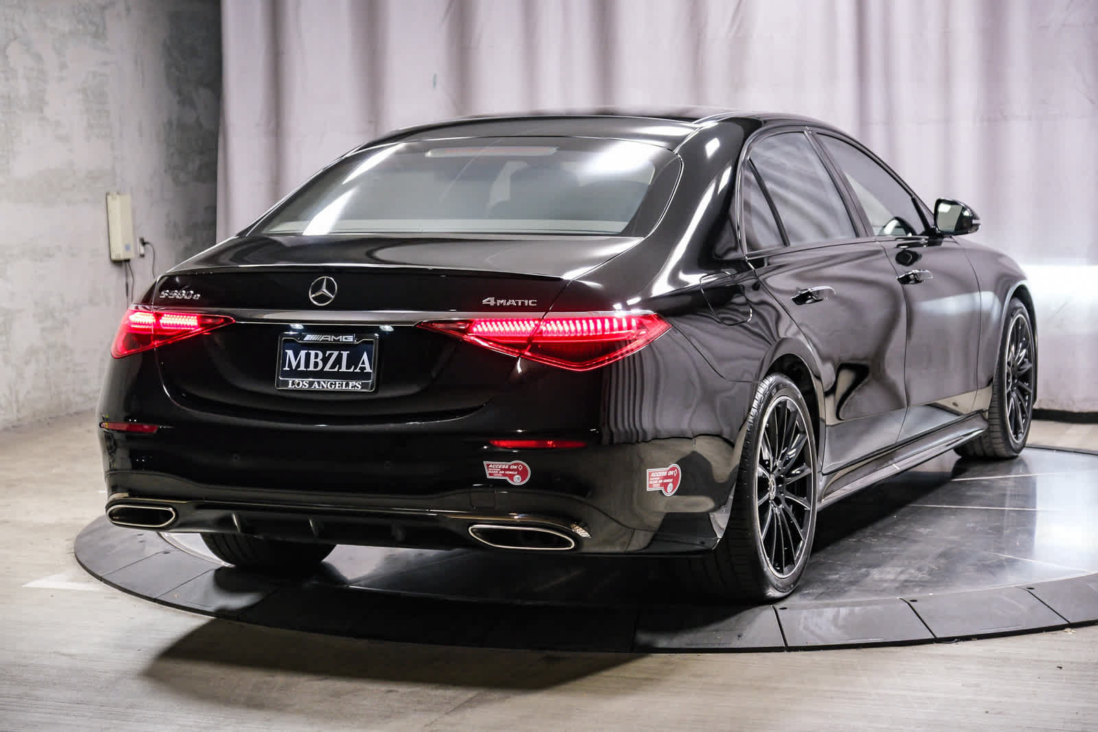 Used 2023 Mercedes-Benz S 580e 4MATIC Sedan image 4