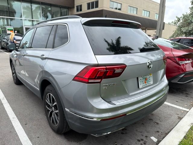 Used 2021 Volkswagen Tiguan SE w/ Panoramic Sunroof Package FWD image 6