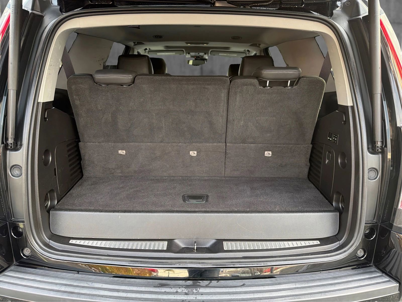 Used 2016 Cadillac Escalade Luxury image 13