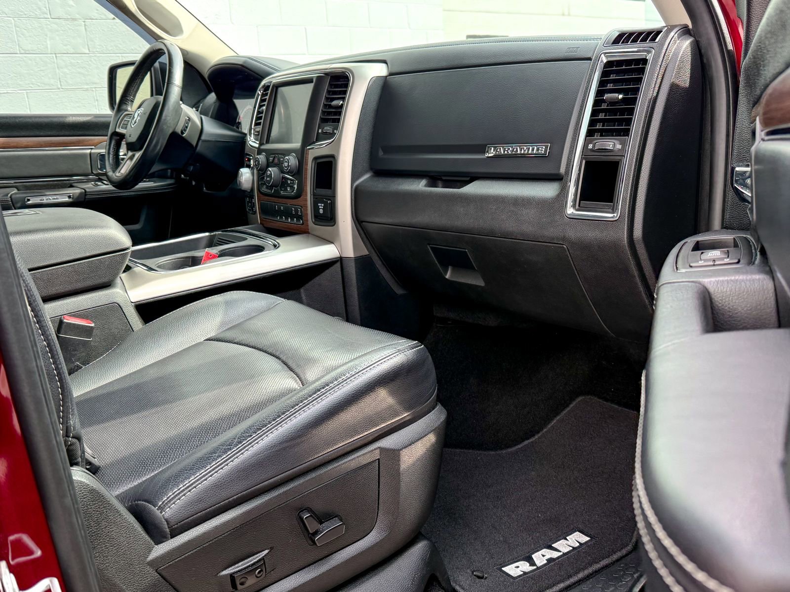 Used 2017 RAM 1500 Laramie w/ Convenience Group image 11