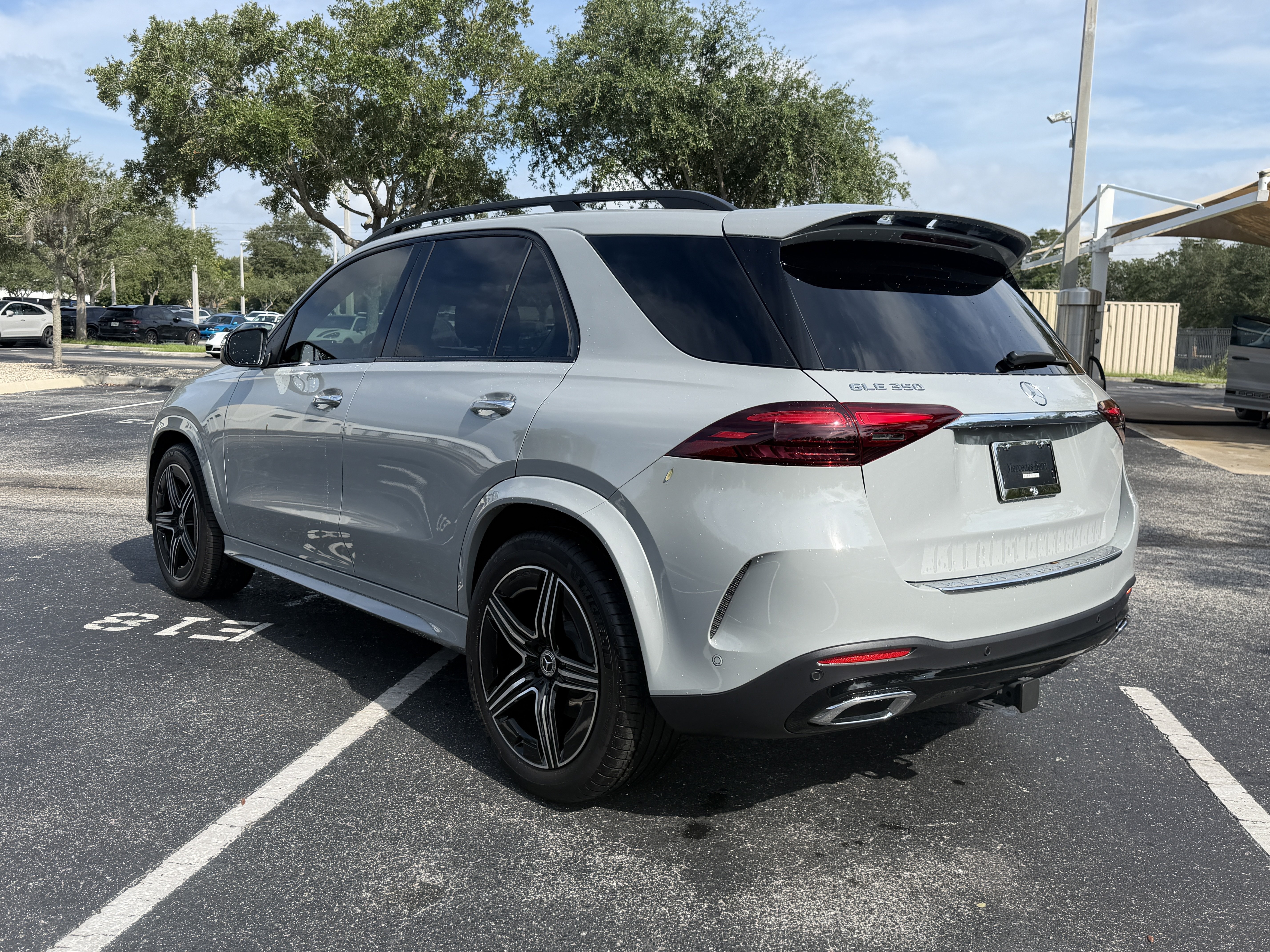 Used 2025 Mercedes-Benz GLE 350 4MATIC image 3