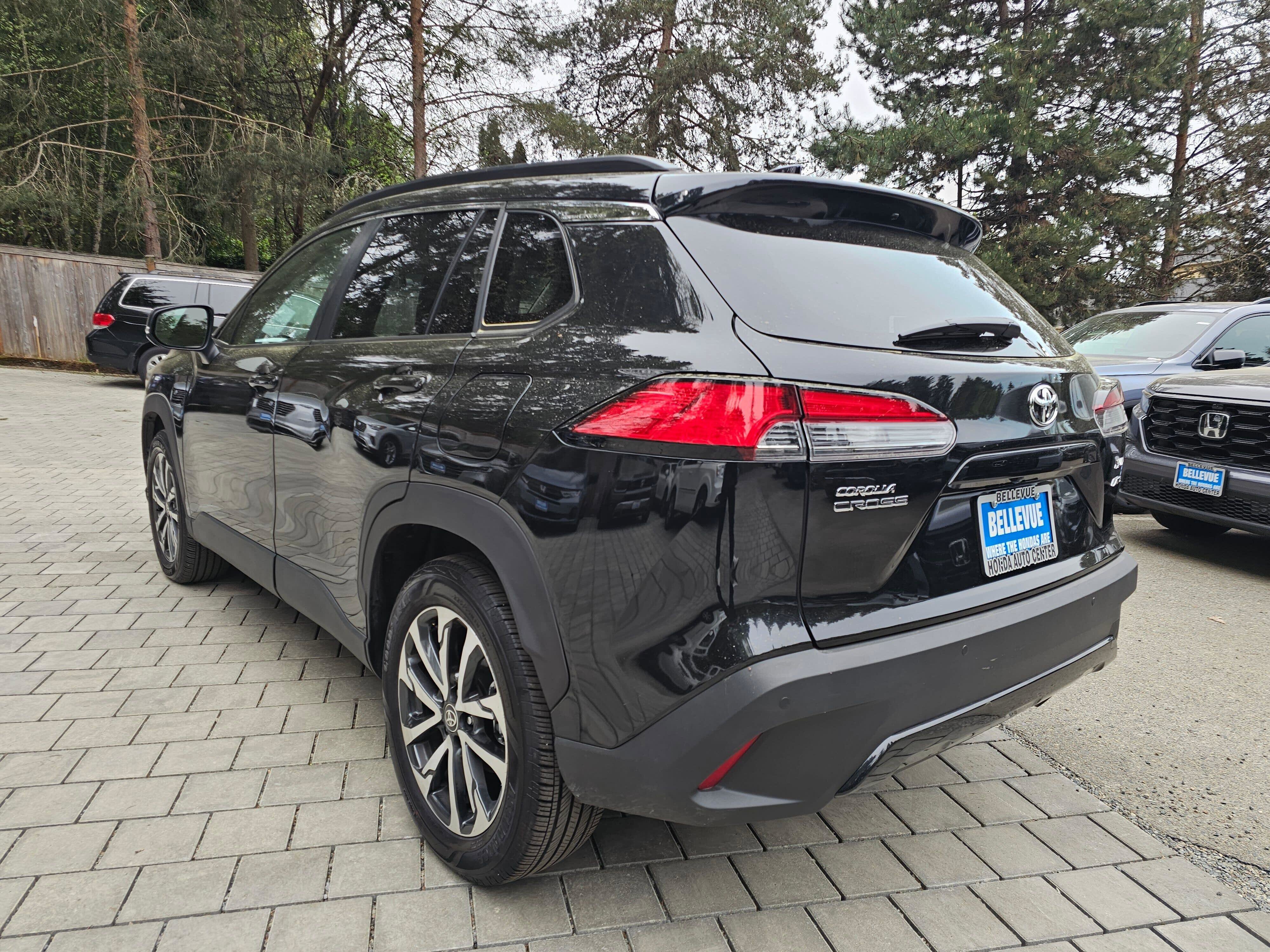 Used 2025 Toyota Corolla Cross XLE w/ Convenience Package image 5