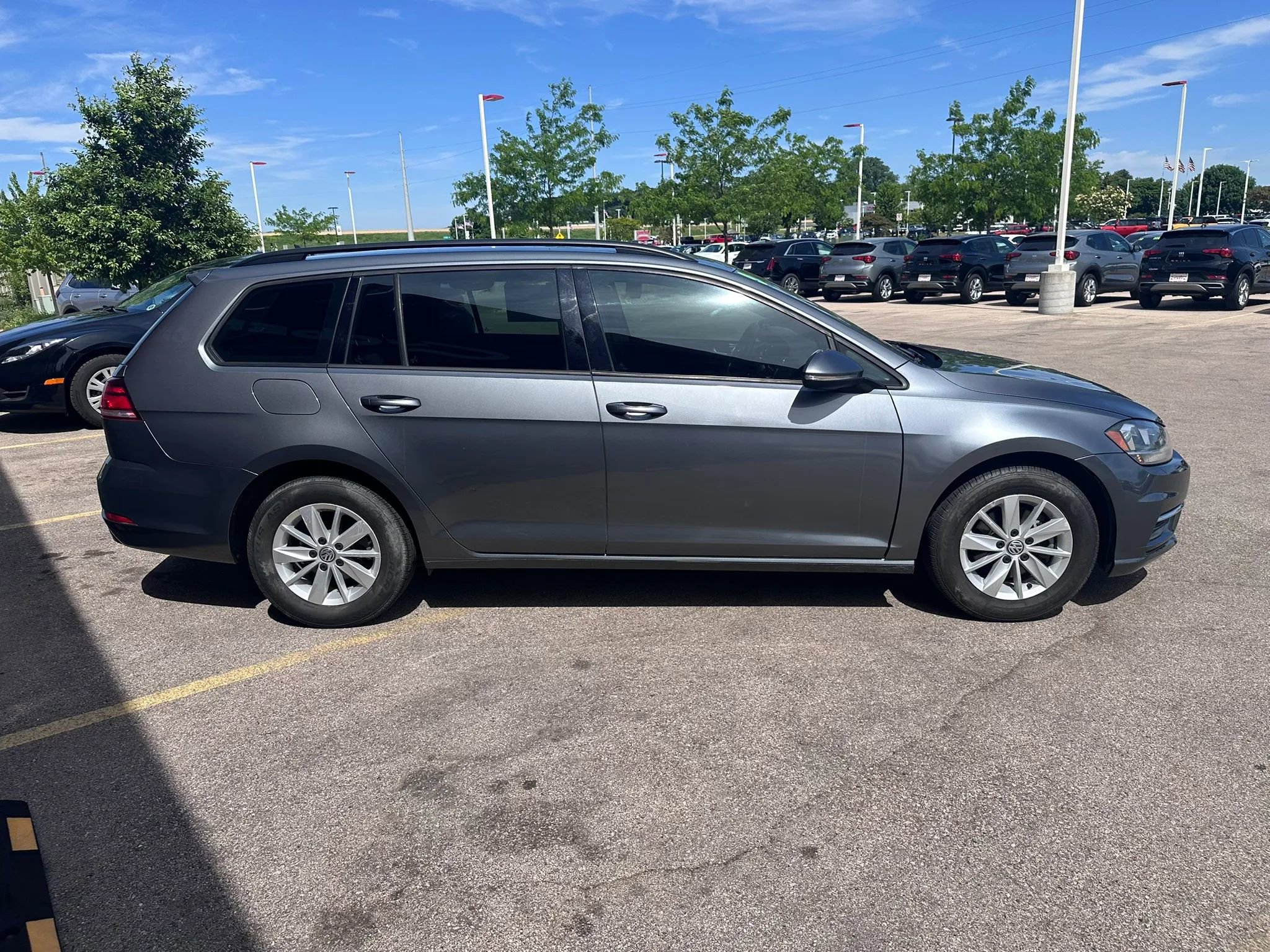 Used 2019 Volkswagen Golf S FWD image 4