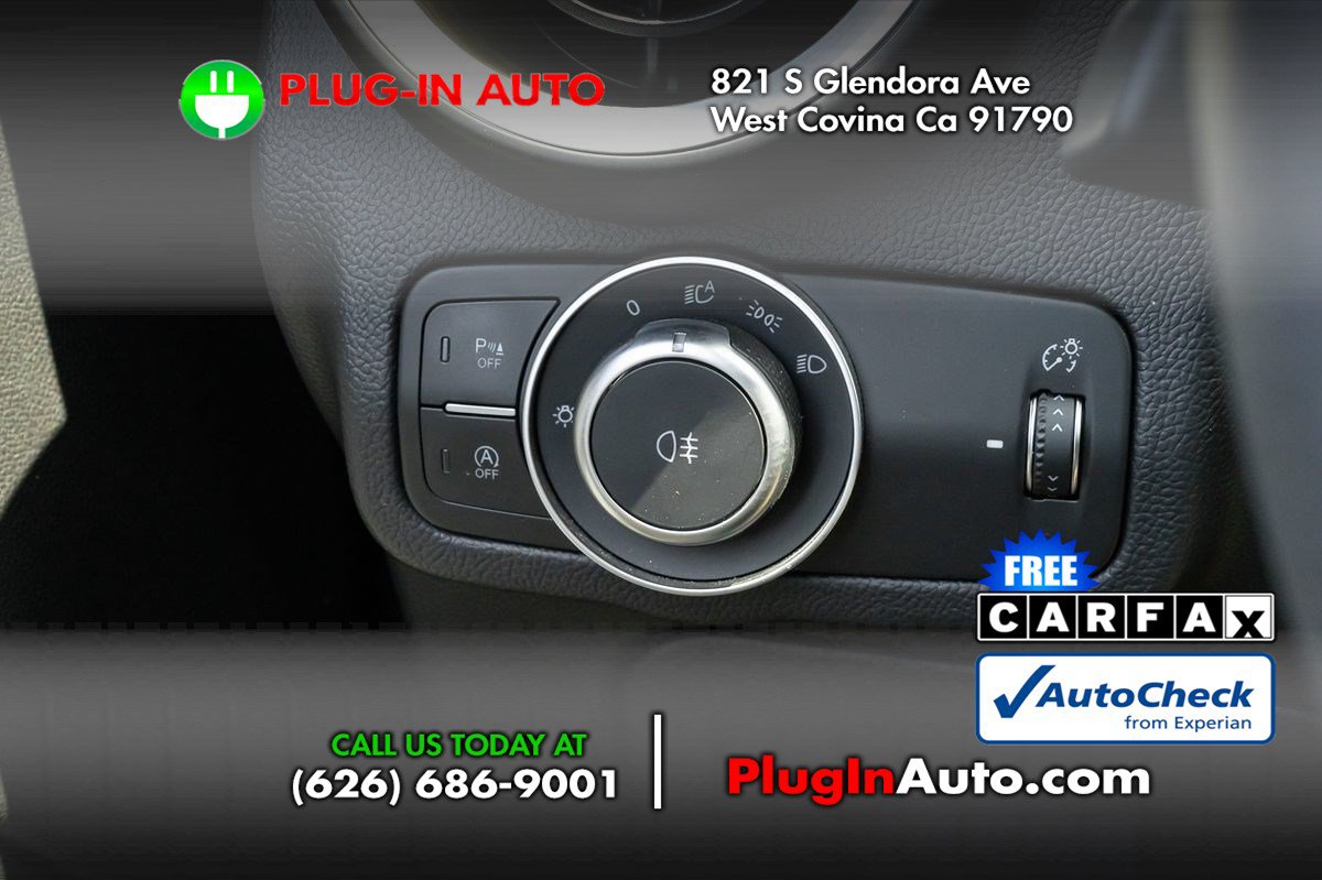 Used 2018 Alfa Romeo Stelvio AWD image 24