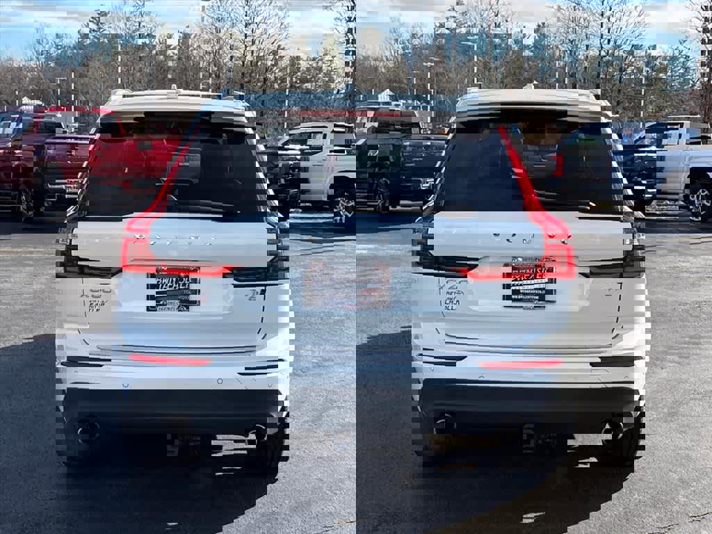 Used 2018 Volvo XC60 T6 Momentum w/ Convenience Package image 28