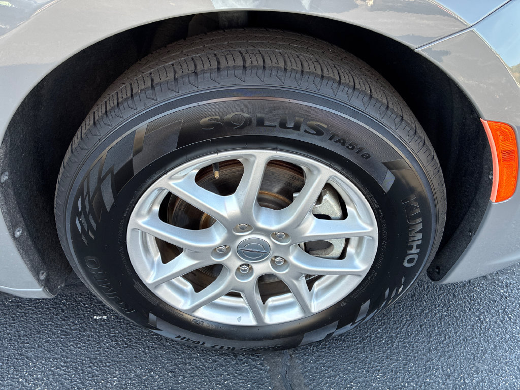 Used 2023 Chrysler Pacifica Touring-L FWD image 10