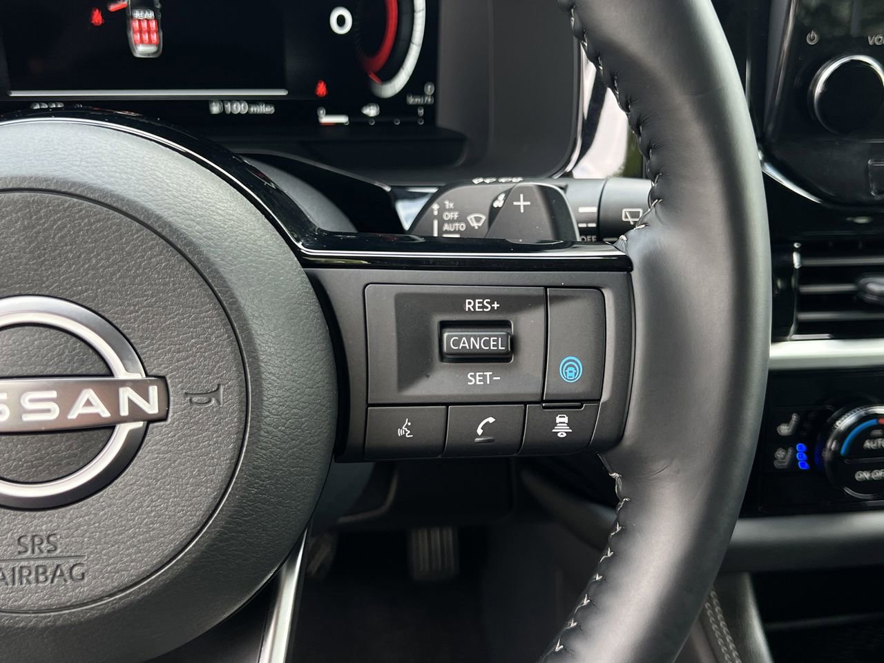 Certified 2025 Nissan Pathfinder Platinum w/ Cargo Package AWD/4WD image 11