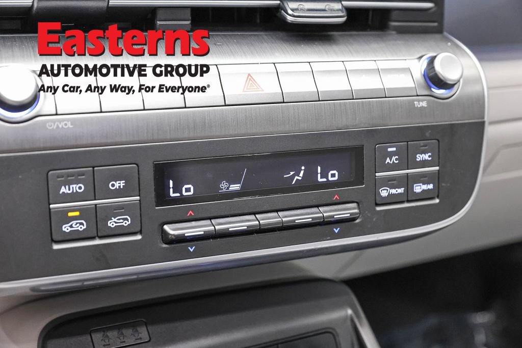 Used 2024 Hyundai Kona Limited FWD image 19
