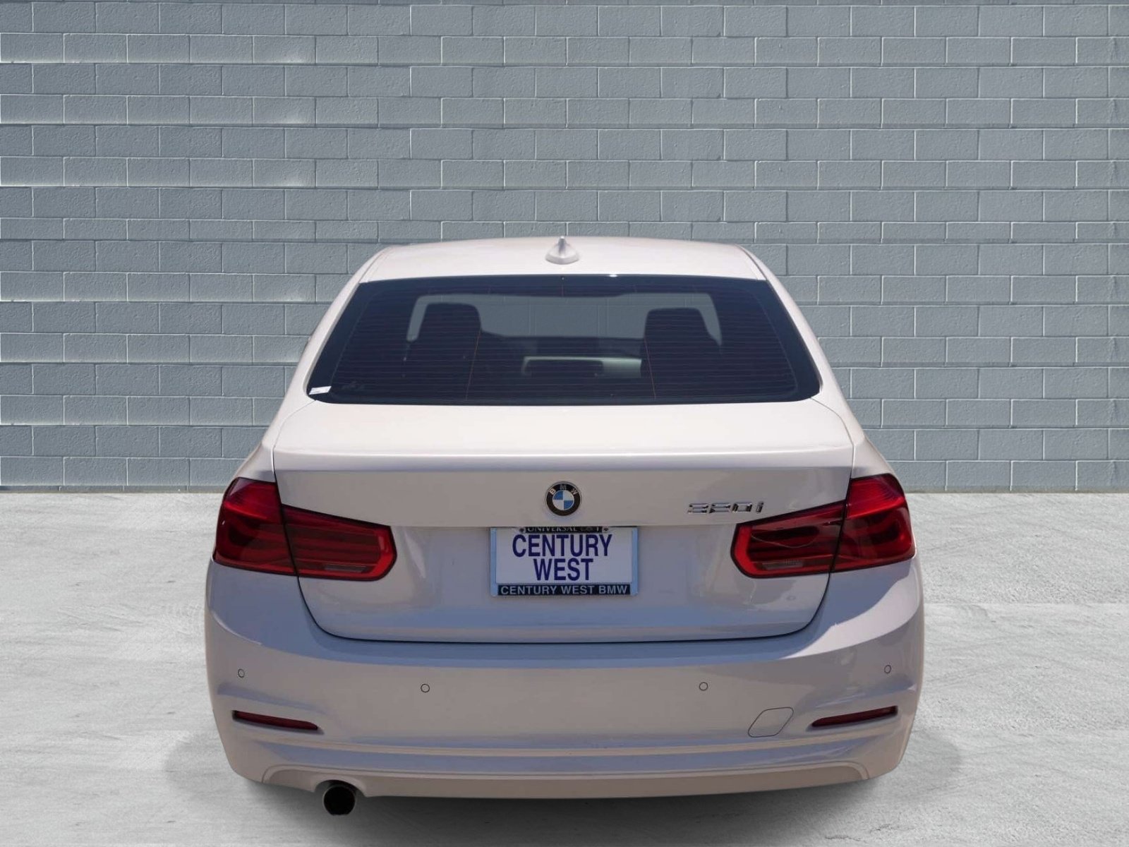 Used 2018 BMW 320i Sedan w/ Convenience Package RWD image 4