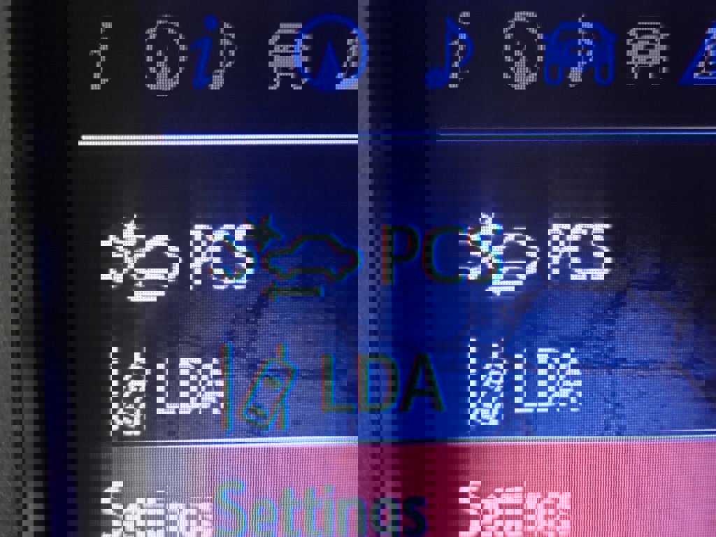 Used 2018 Toyota Tacoma TRD Sport AWD/4WD image 24