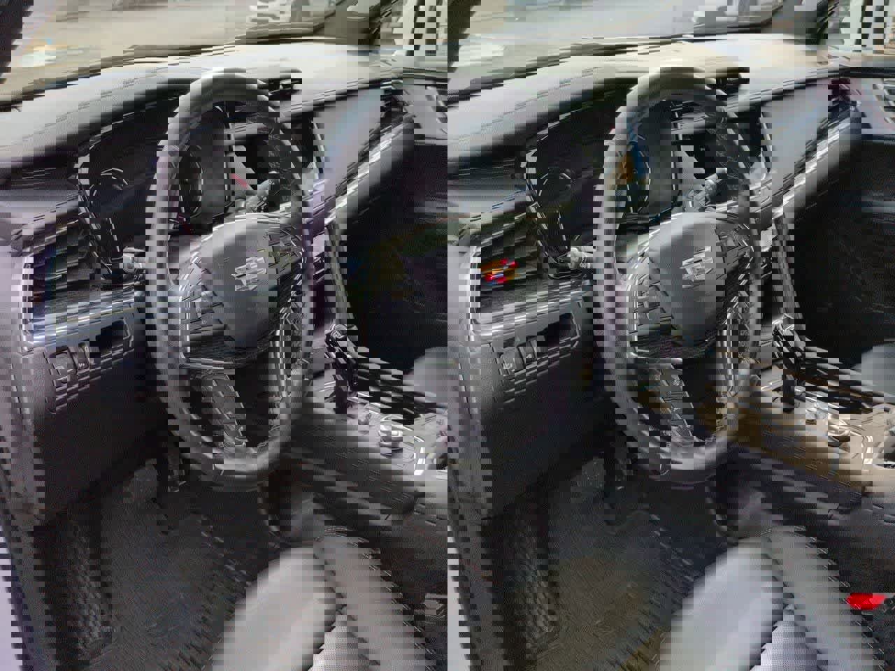 Used 2024 Cadillac XT5 Premium Luxury AWD/4WD image 2