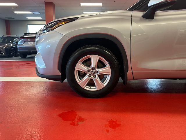 Used 2023 Toyota Highlander LE AWD/4WD image 28