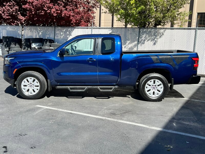 Used 2022 Nissan Frontier SV w/ Graphics Package AWD/4WD image 4