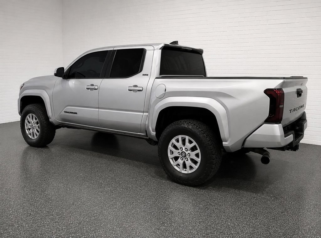 Used 2025 Toyota Tacoma SR5 AWD/4WD image 2