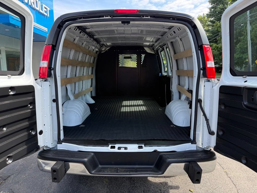 Used 2025 Chevrolet Express 2500 w/ Driver Convenience Package RWD image 22