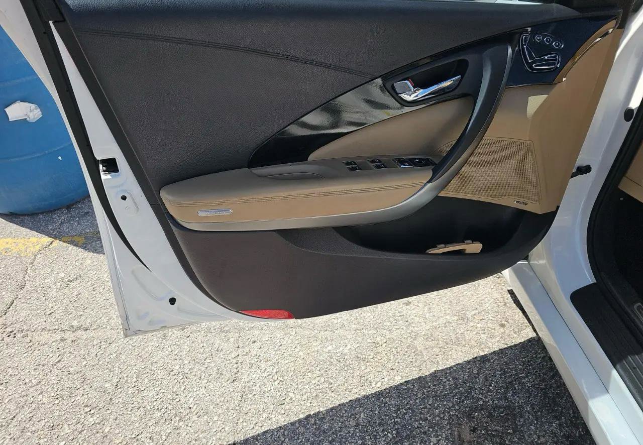 Used 2015 Hyundai Azera Limited FWD image 12