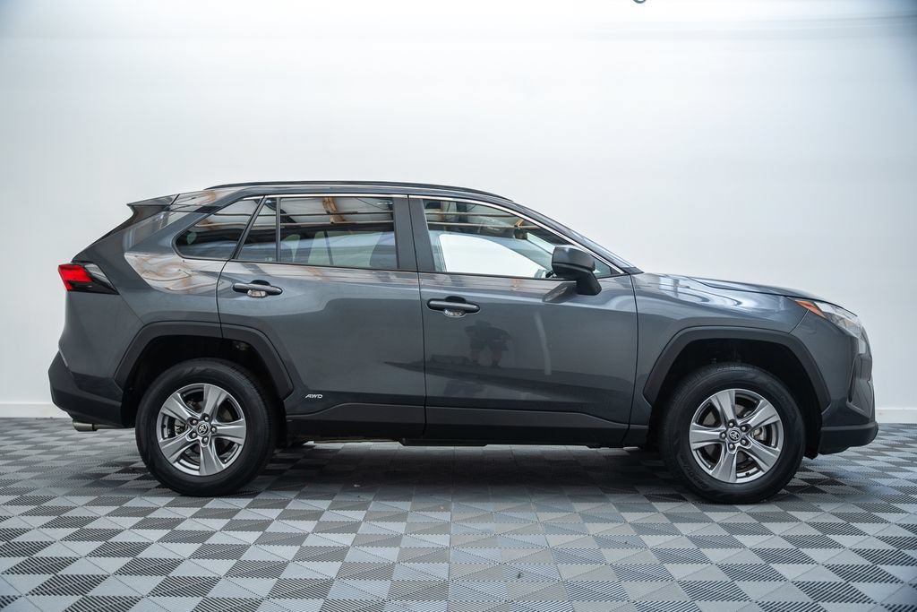 Certified 2025 Toyota RAV4 LE AWD/4WD image 4