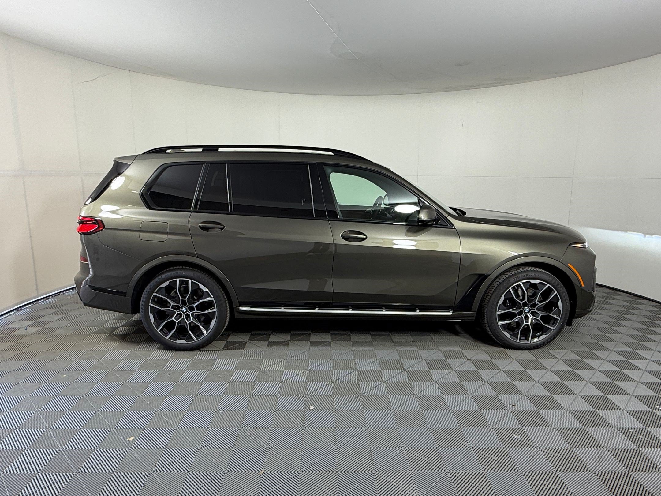 New 2027 BMW X7 xDrive40i w/ M Sport Package AWD/4WD image 8