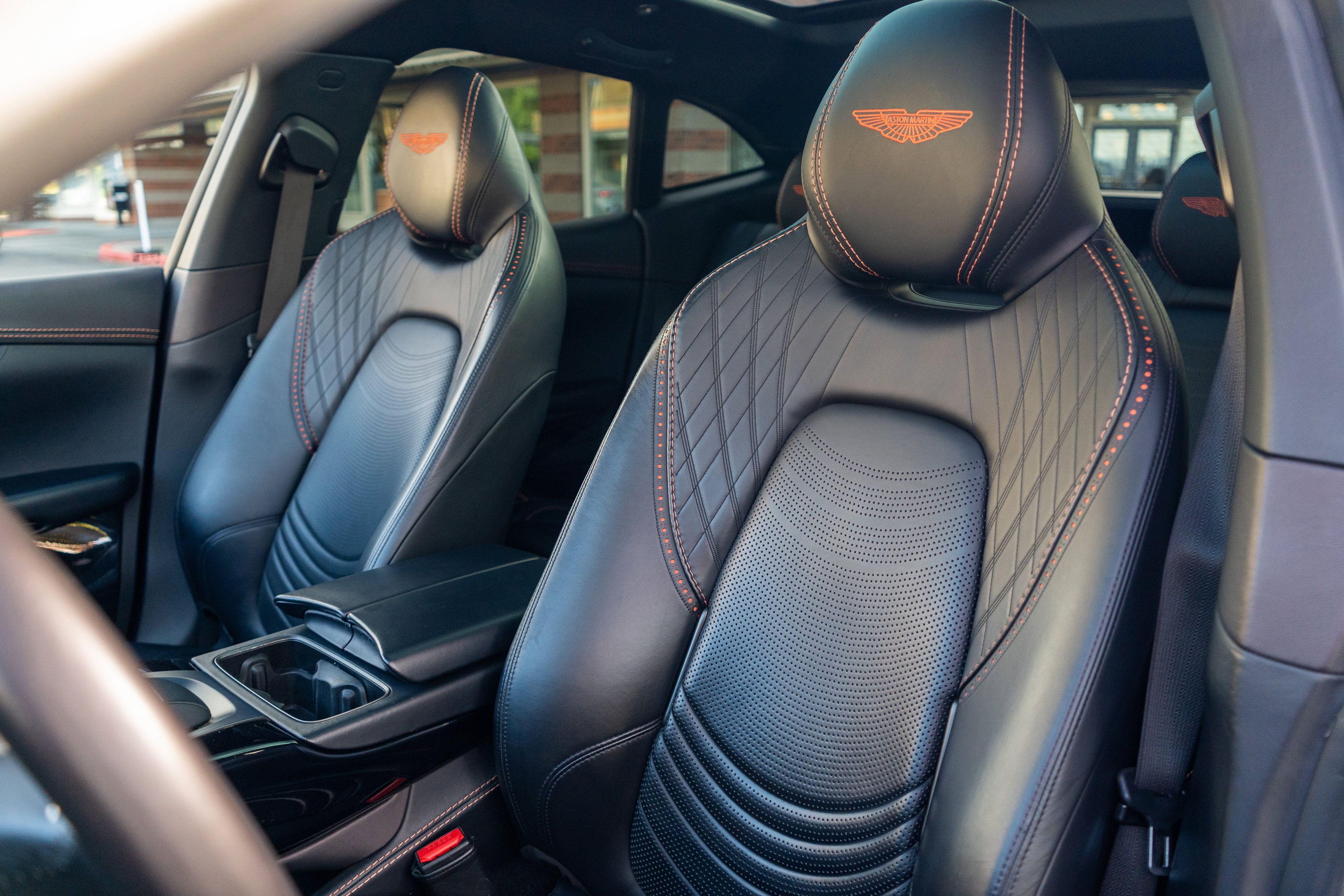 Used 2022 Aston Martin DBX image 11