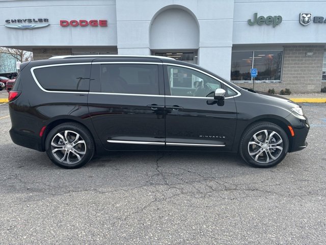 New 2026 Chrysler Pacifica Pinnacle w/ Trailer Tow Group image 8