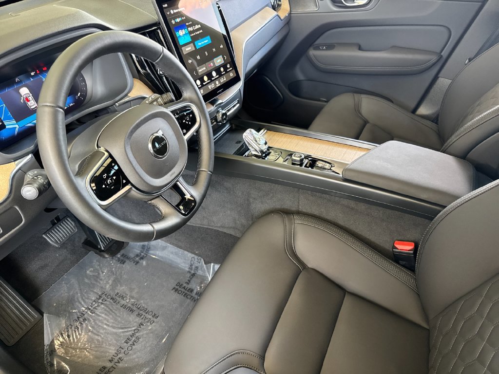 Certified 2026 Volvo XC60 B5 Plus AWD/4WD image 9
