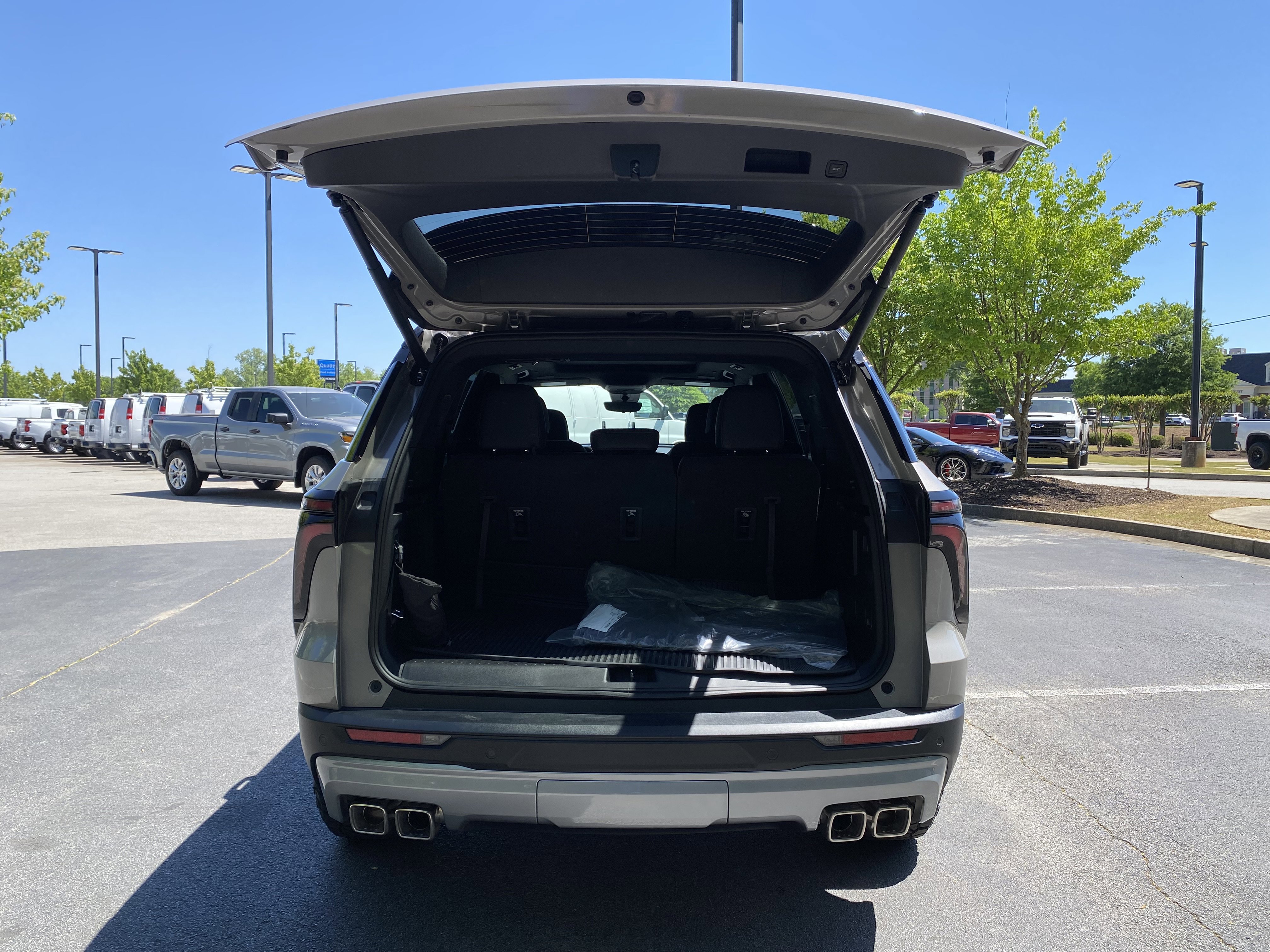New 2026 Chevrolet Traverse Z71 w/ Enhanced Driving Package AWD/4WD image 11