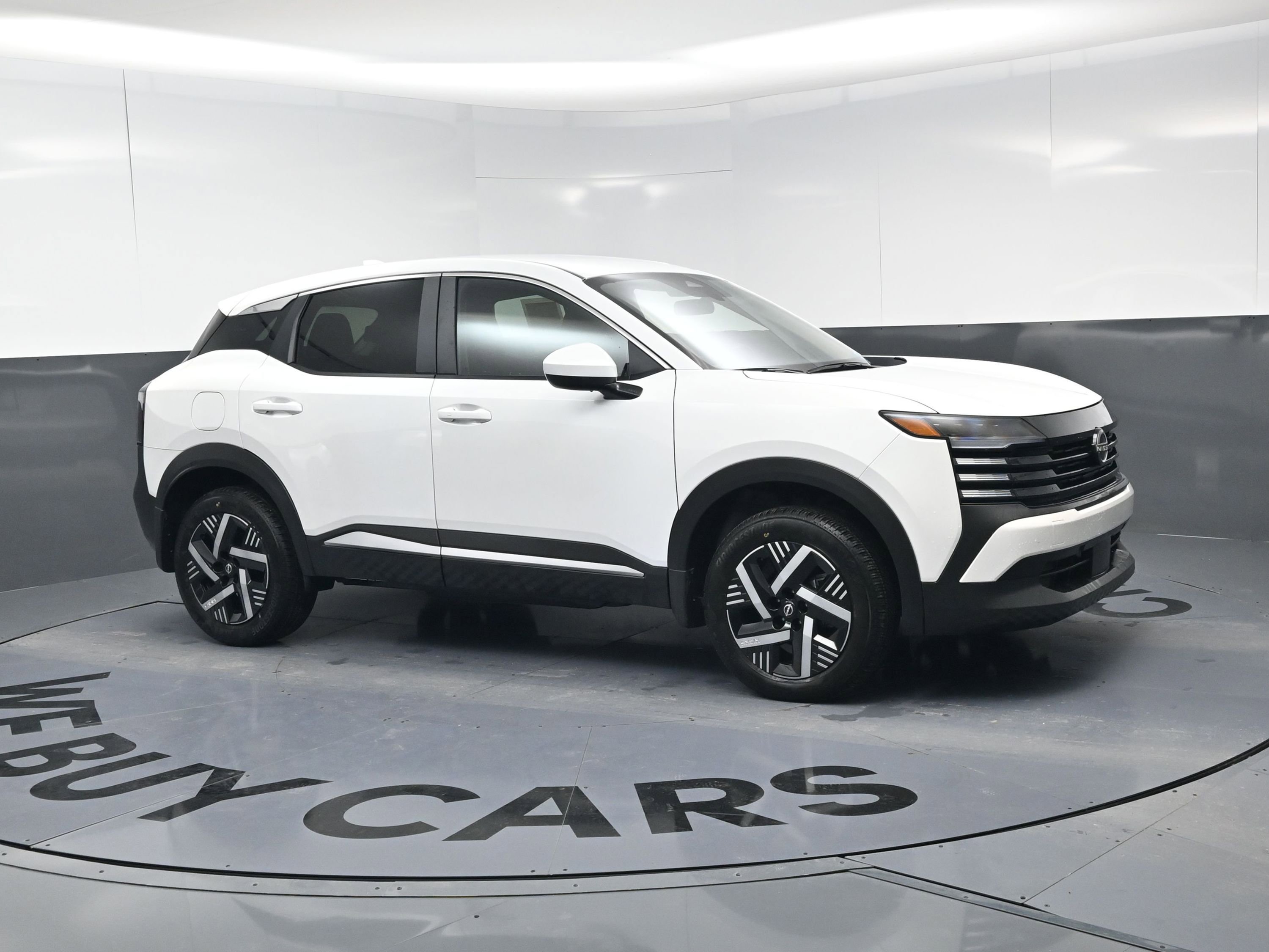 Used 2025 Nissan Kicks SV w/ Charging Package image 2