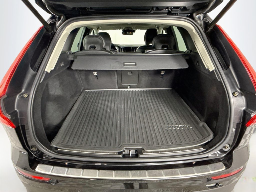 Used 2021 Volvo XC60 T5 Momentum w/ Climate Package AWD/4WD image 25