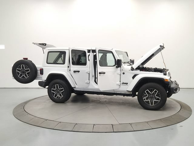 Used 2025 Jeep Wrangler Unlimited Sahara AWD/4WD image 16