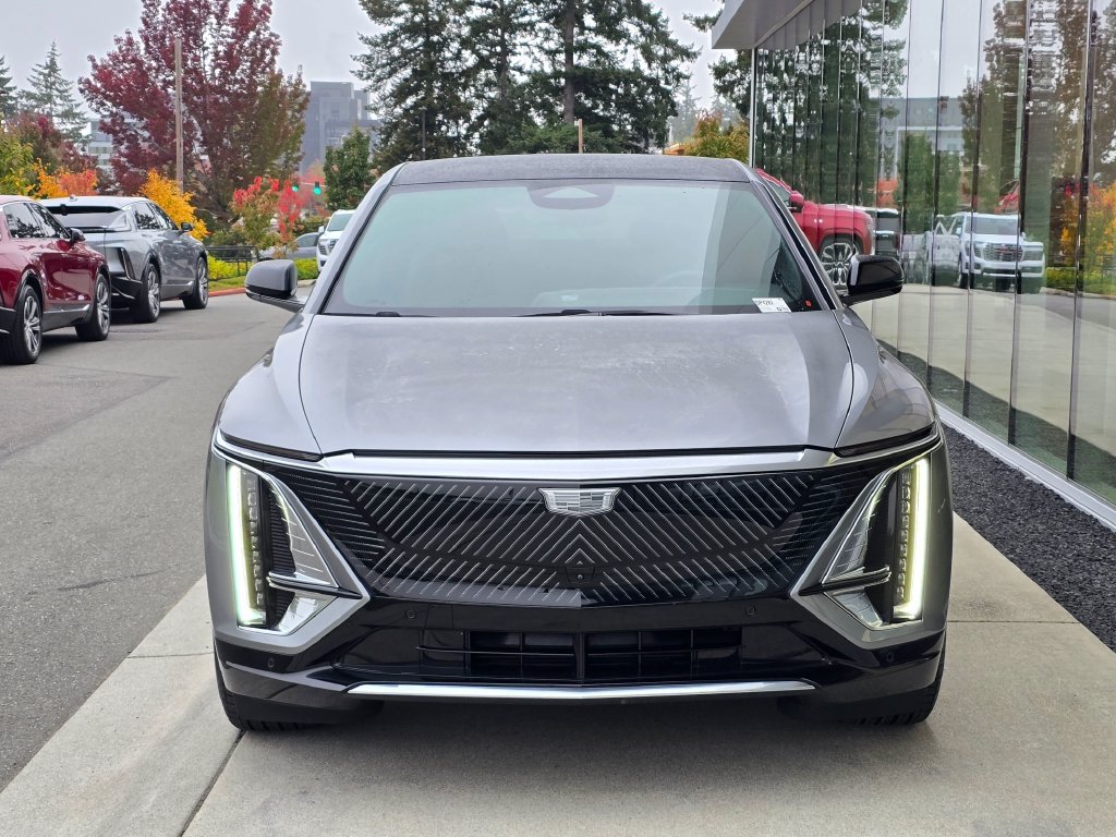 Certified 2025 Cadillac Lyriq Luxury AWD/4WD image 8
