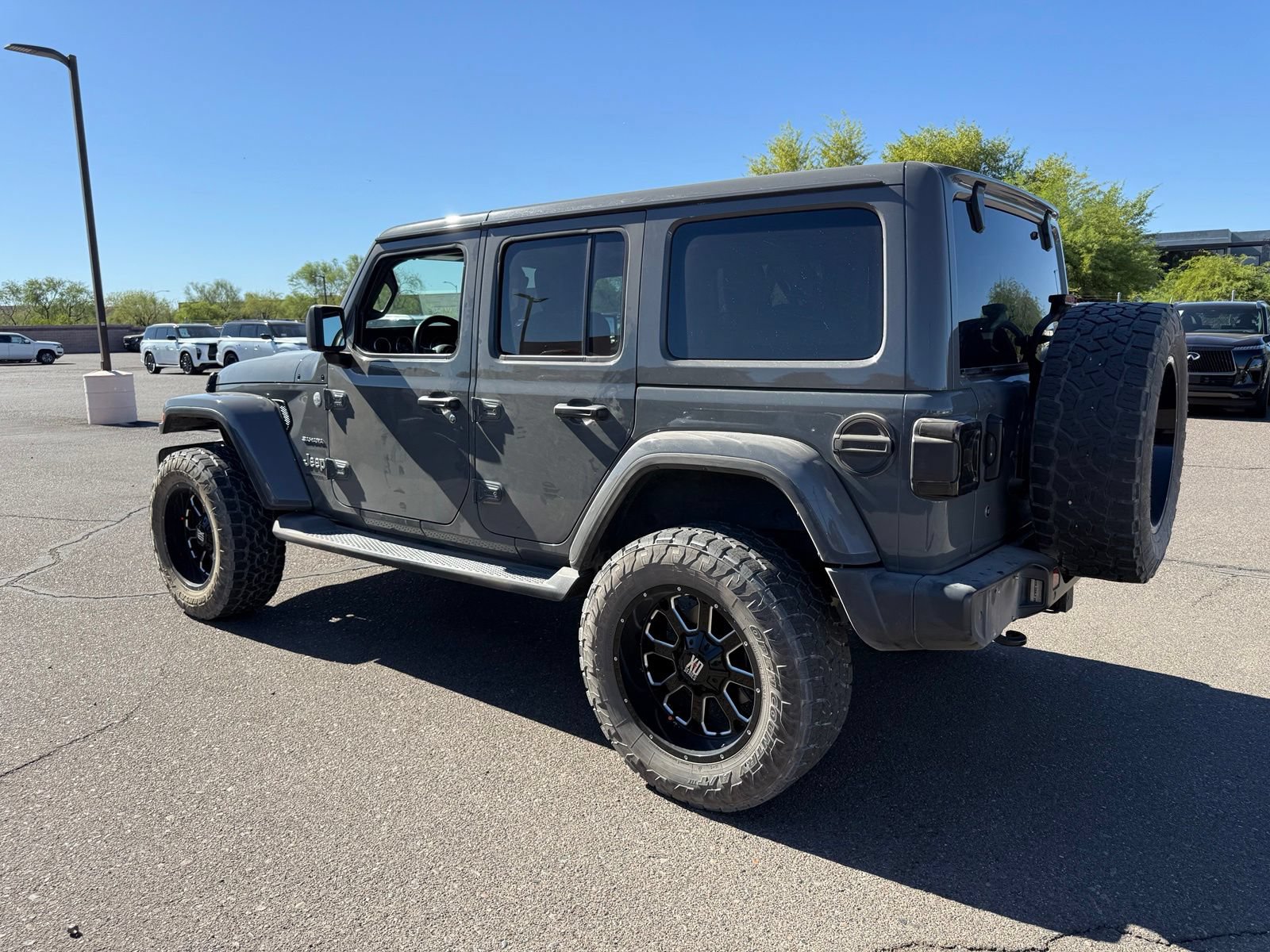 Used 2019 Jeep Wrangler Unlimited Sahara AWD/4WD image 7
