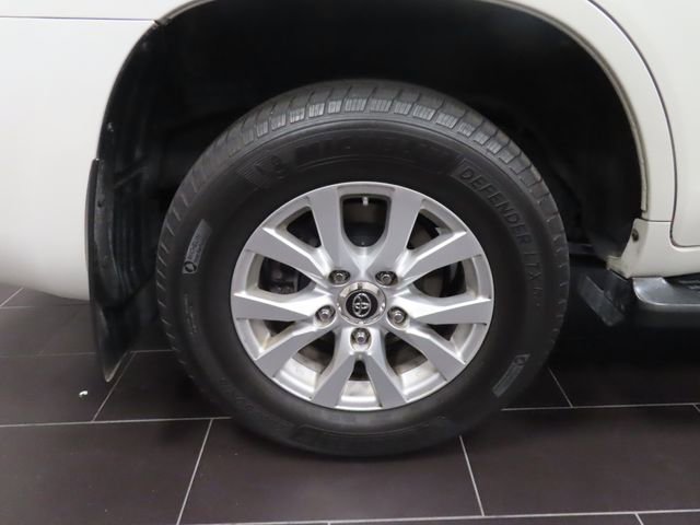 Used 2016 Toyota Land Cruiser image 16