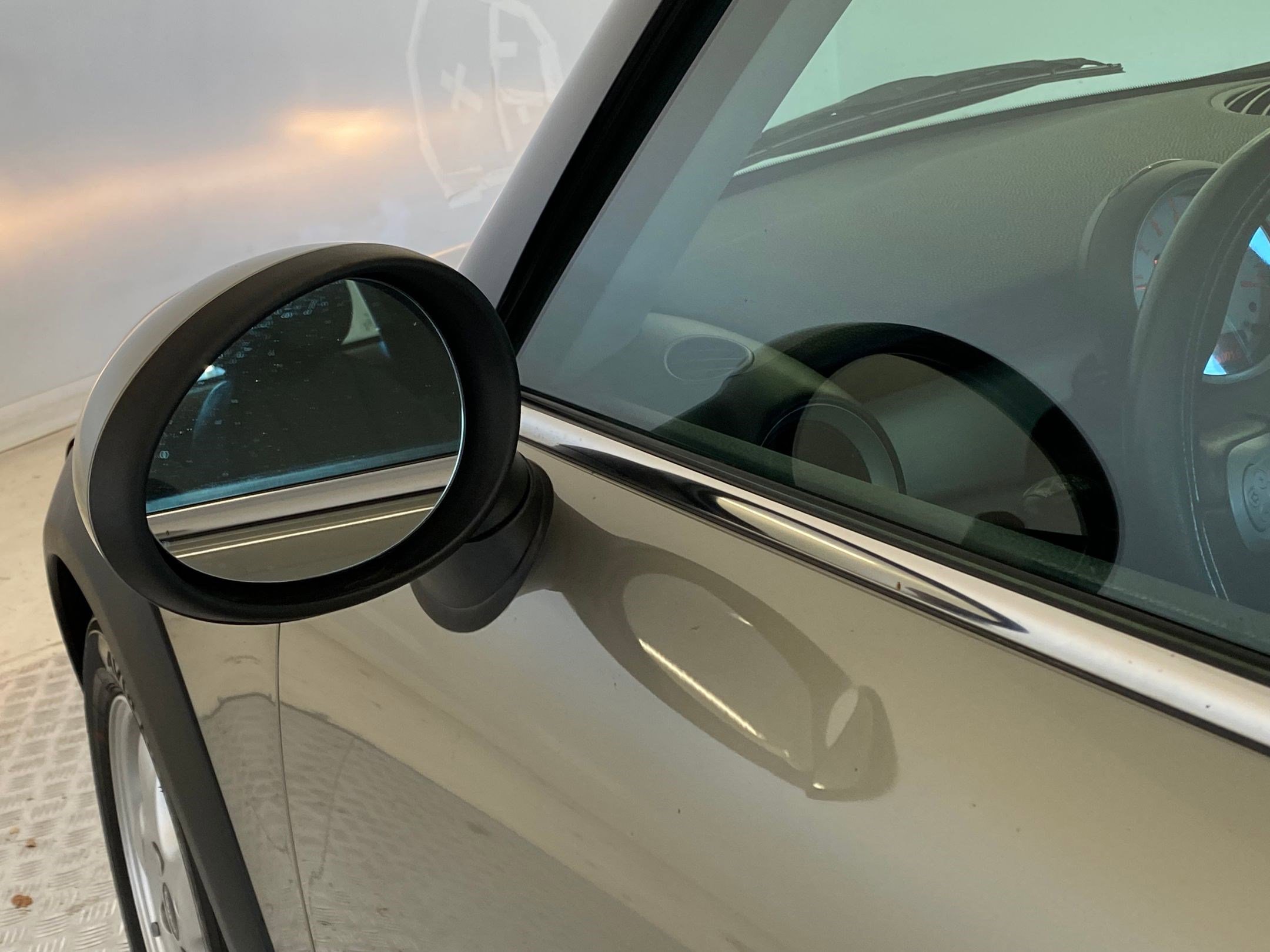 Used 2010 MINI Cooper Hardtop image 19