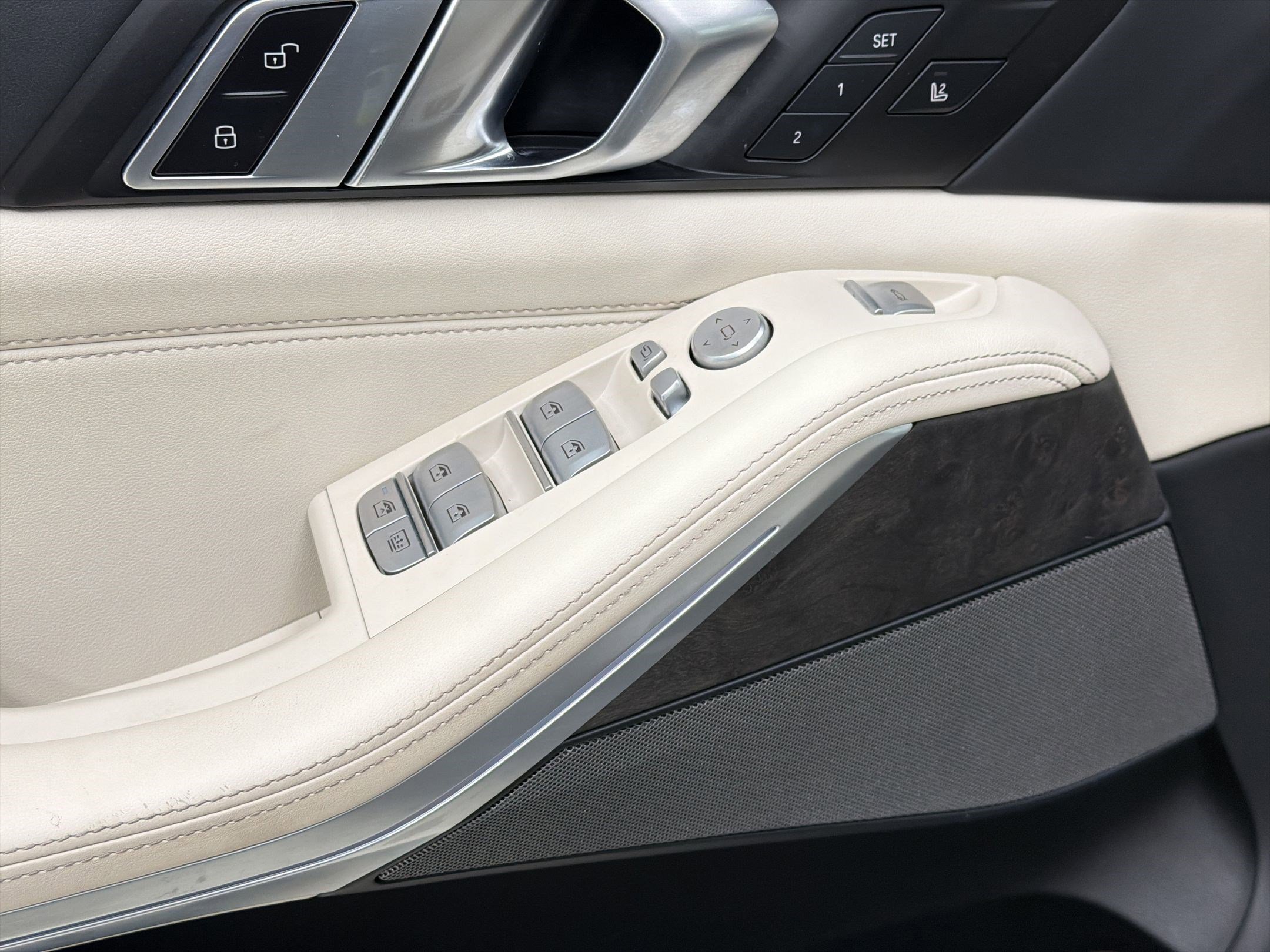 Certified 2024 BMW X7 xDrive40i w/ Premium Package image 22