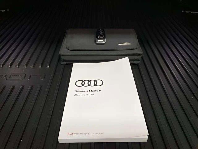 Used 2022 Audi e-tron Premium Plus w/ Premium Plus Package image 17