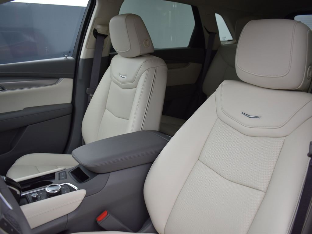 New 2025 Cadillac XT5 Premium Luxury w/ LPO, Floor Liner Package image 9